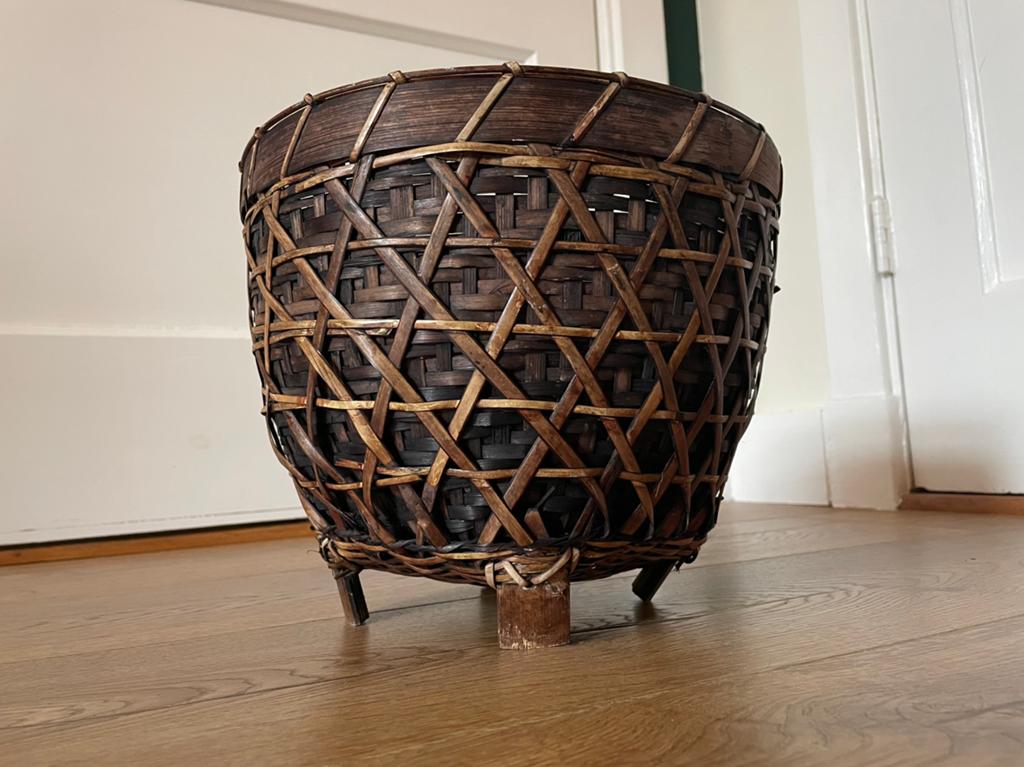 Retro vintage rotan bloempot / vaas, Ophalen, Overige kleuren, Aardewerk of Porselein, Zo goed als nieuw