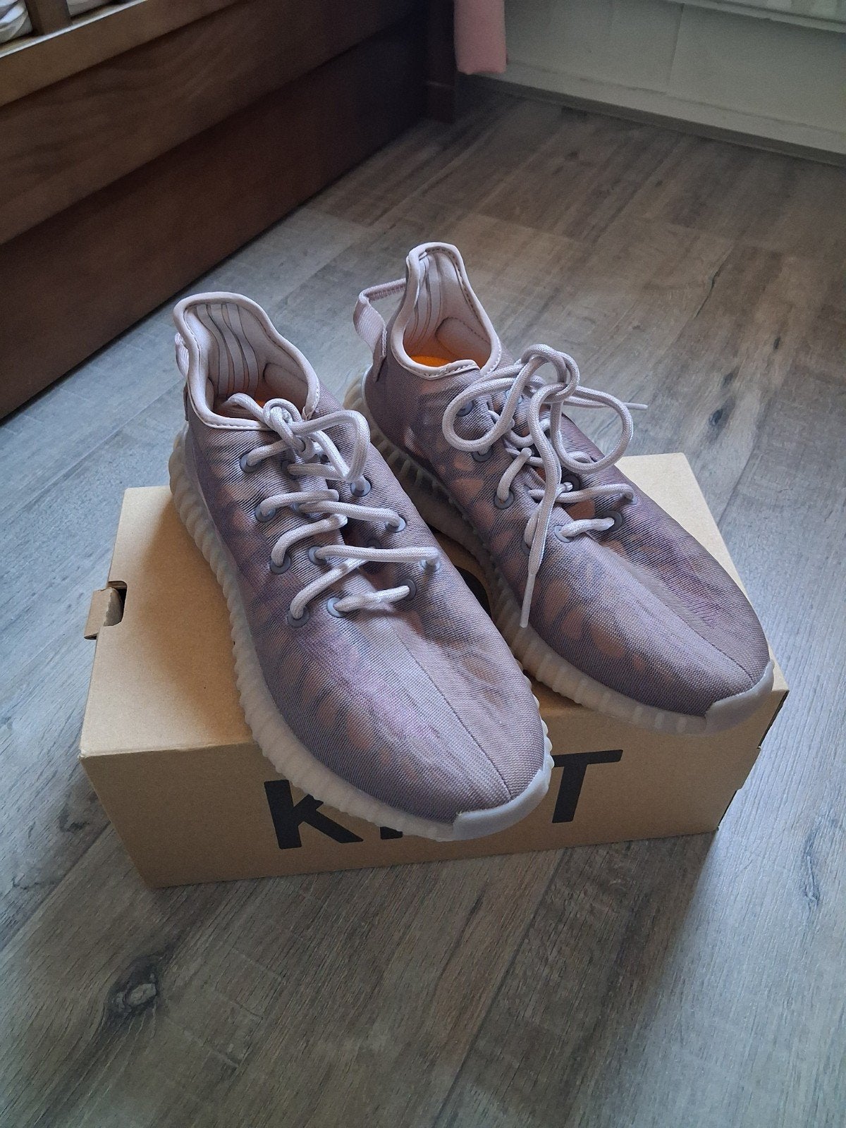 Adidas Yeezy 350 V2 CMPCT maat 42, Kleding | Heren, Ophalen, Overige kleuren, Nieuw, Sneakers of Gympen