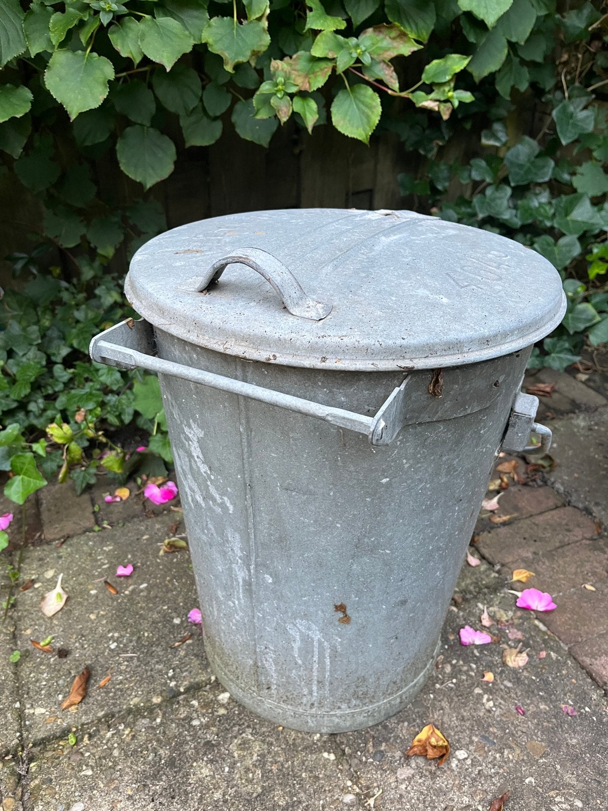 Zinken vuilnisemmer, Gilze en Rijen, brocante, Tuin en Terras, Ophalen, Binnen