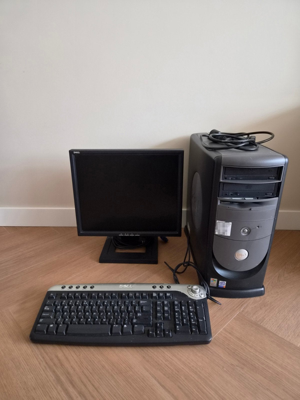 Dell Pentium 4 Desktop PC met Monitor en Toetsenbord, Computers en Software, Gebruikt, HDD, Minder dan 4 GB, Met monitor