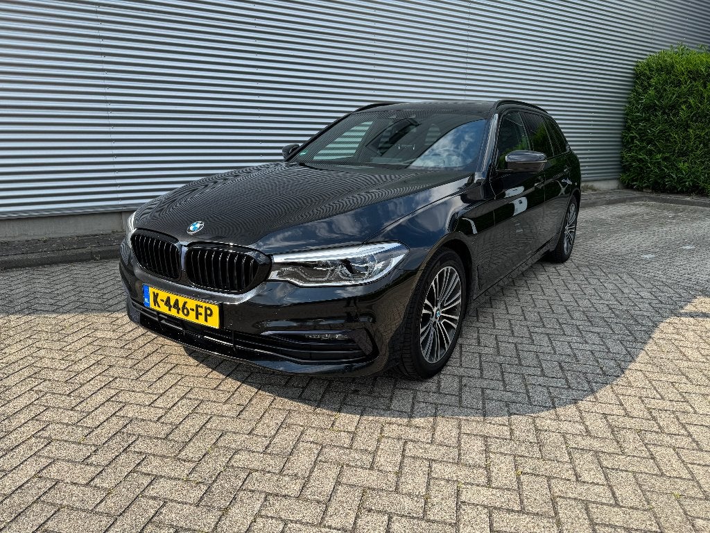 BMW 5-Serie Touring 530i High Executive Aut. 2019 Zwart, Auto's, BMW, Automaat, 1998 cc, Achterwielaandrijving, 4 cilinders