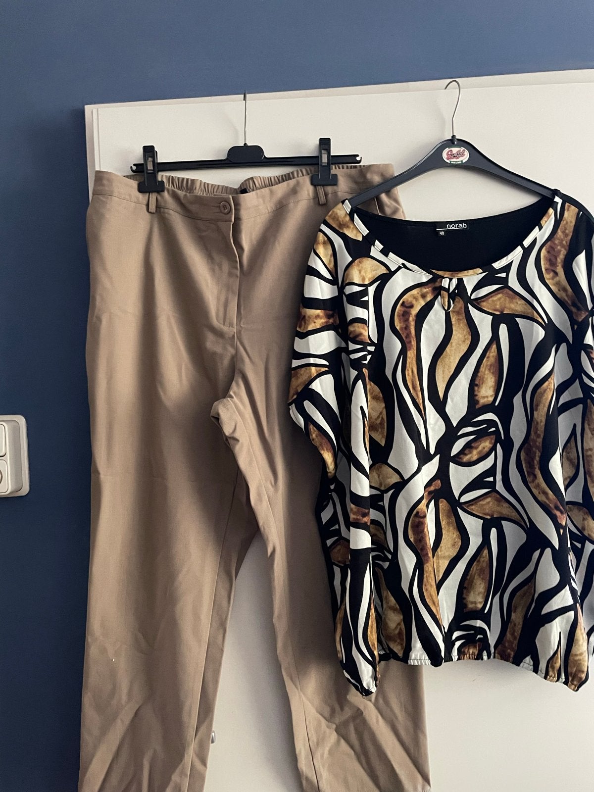 Norah Blouse met print en beige broek, Beige, Maat 46/48 (XL) of groter, Ophalen of Verzenden, Lang