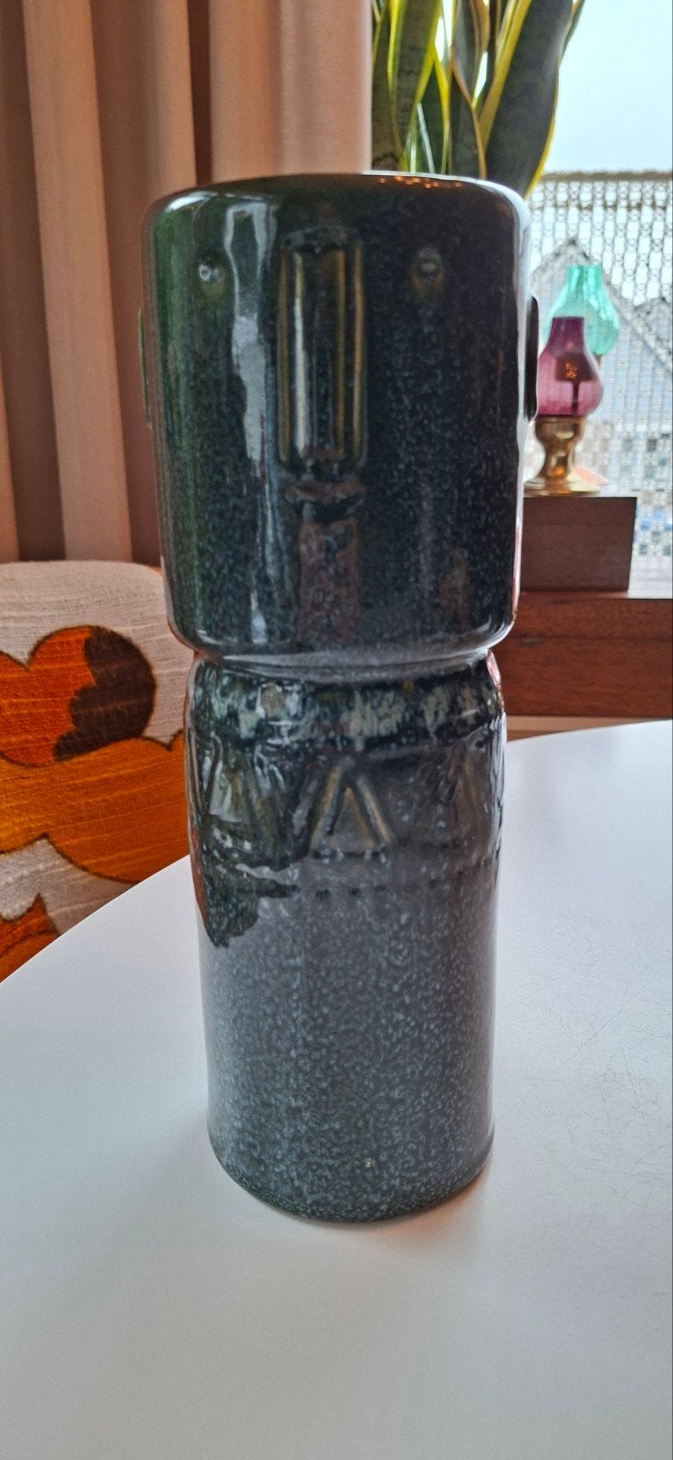 vaas, keramiek, groen grijze glazuur, gezicht,, Ophalen of Verzenden, Groen