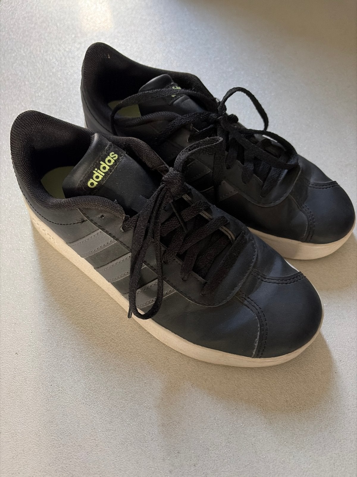 Adidas sneakers voor dames - Maat 36, Ophalen of Verzenden, Gedragen, Zwart, Sneakers of Gympen