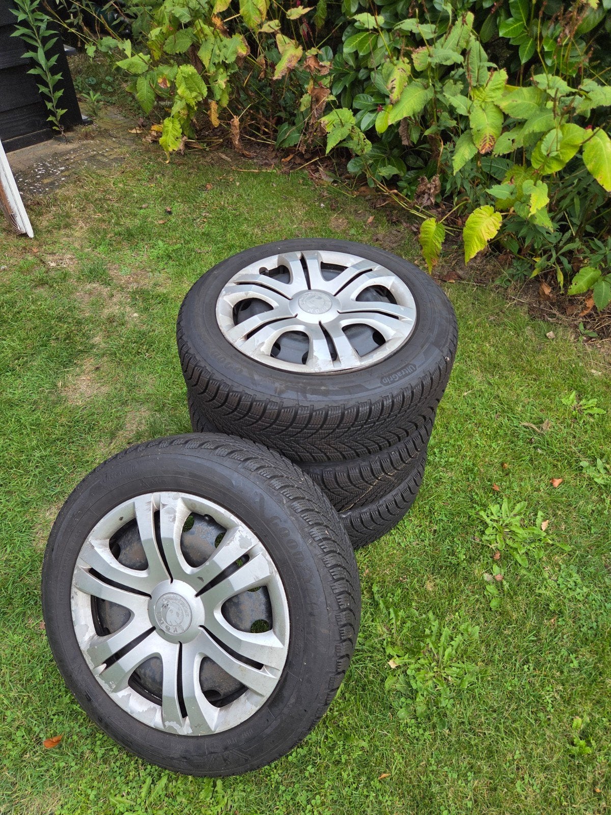 185/60/15 Goodyear winterbanden uit 2025 voor fabia en polo, Ophalen, Gebruikt, 15 inch, Banden en Velgen