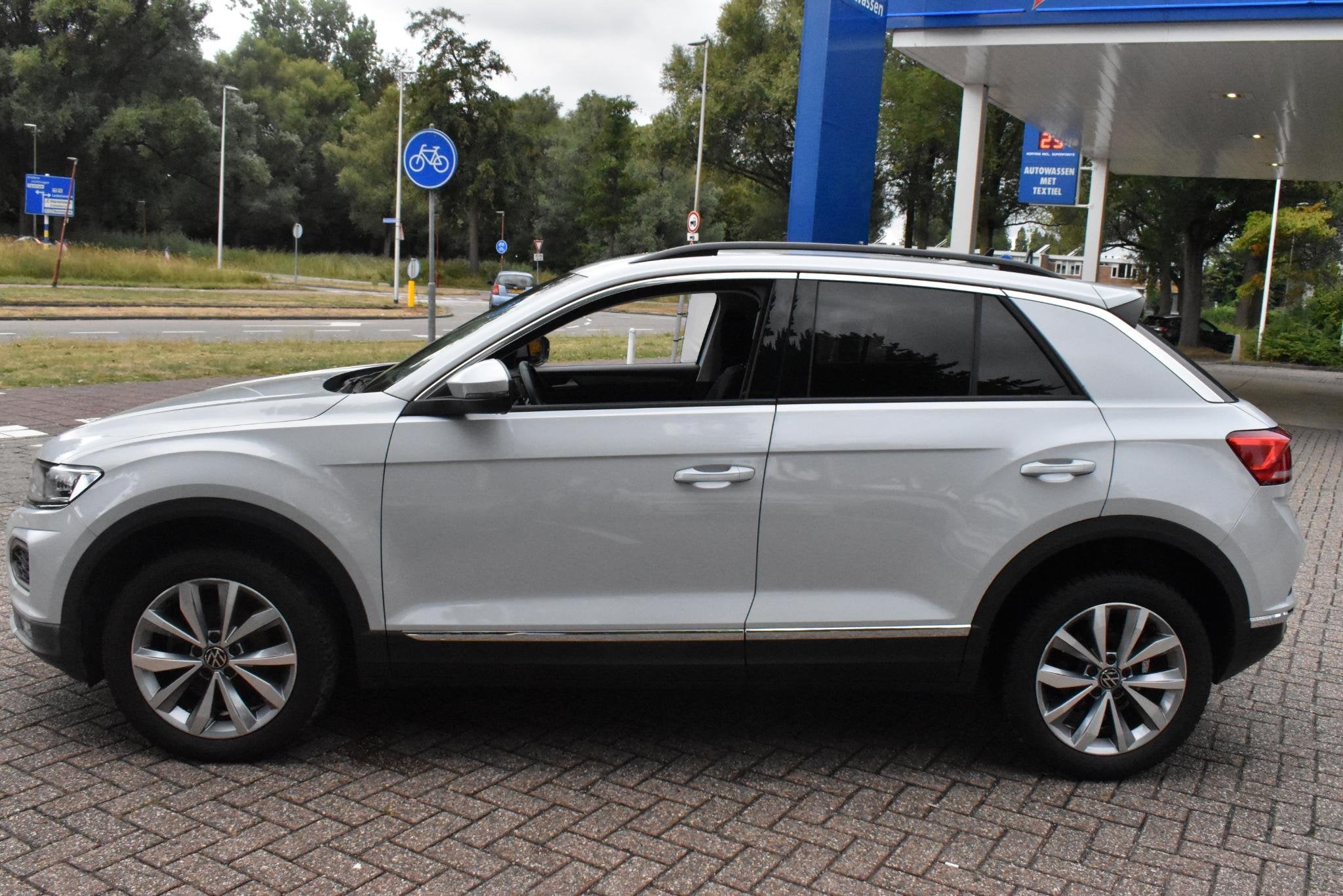 Volkswagen T-Roc 1.5 TSI Style Automaat | Afneembare Trekhaa, 1254 kg, Stof, 4 cilinders, 150 pk