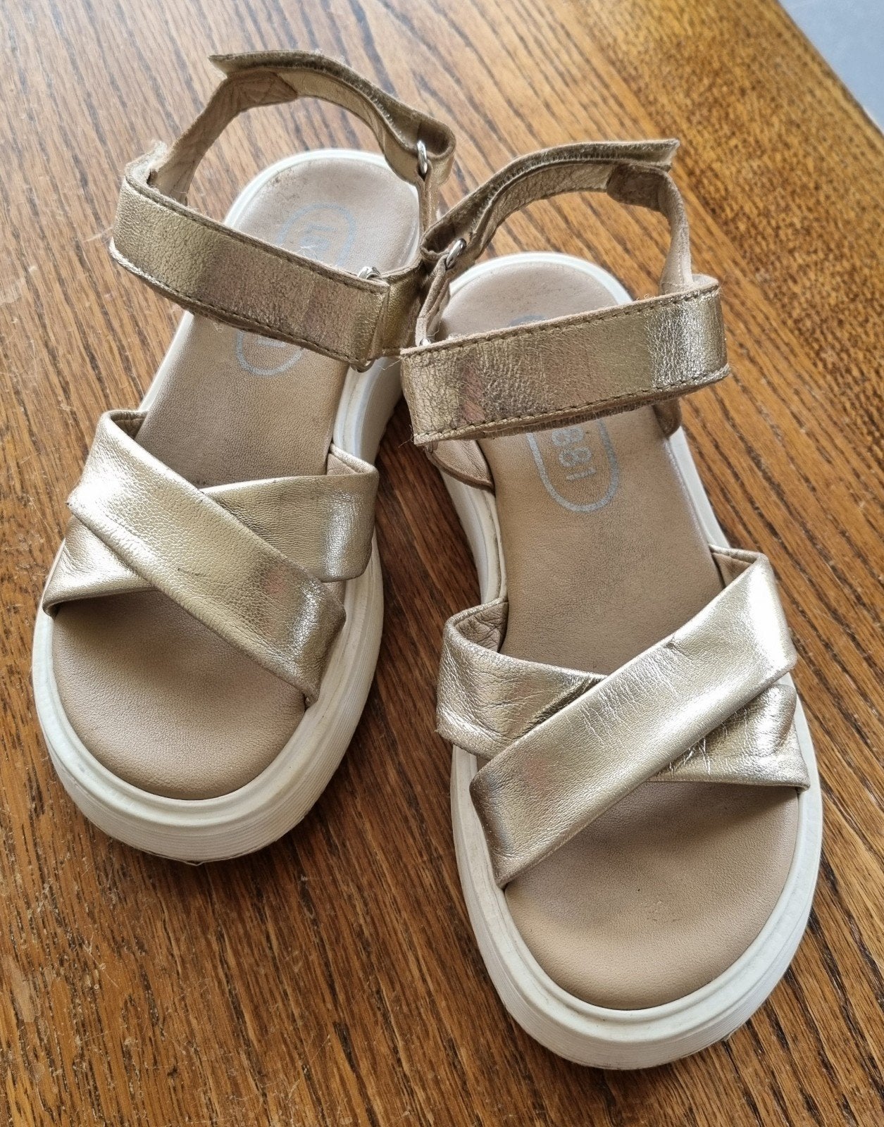 Gouden sandalen maat 34 voor meisjes, Ophalen, Gebruikt, Meisje, Schoenen
