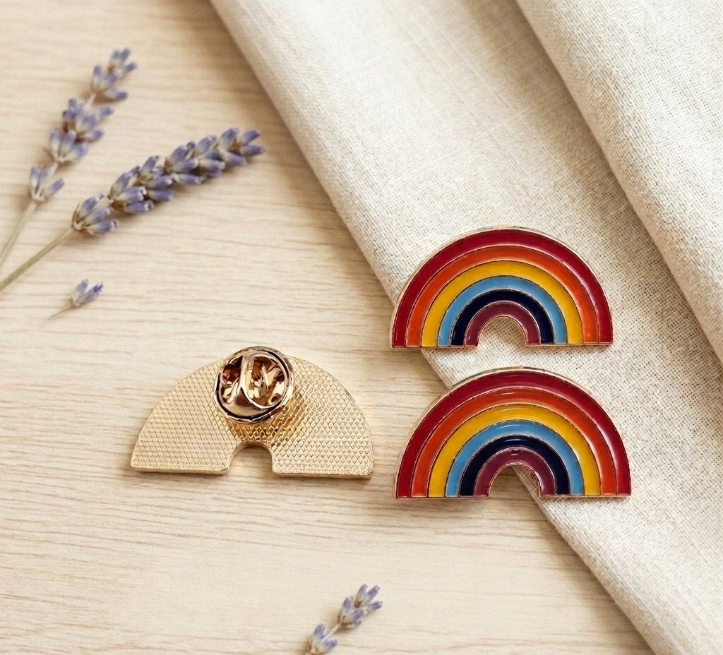 2 Regenboog Pins - Gay Pride, Ophalen of Verzenden, Nieuw, Overige onderwerpen, Speldje of Pin