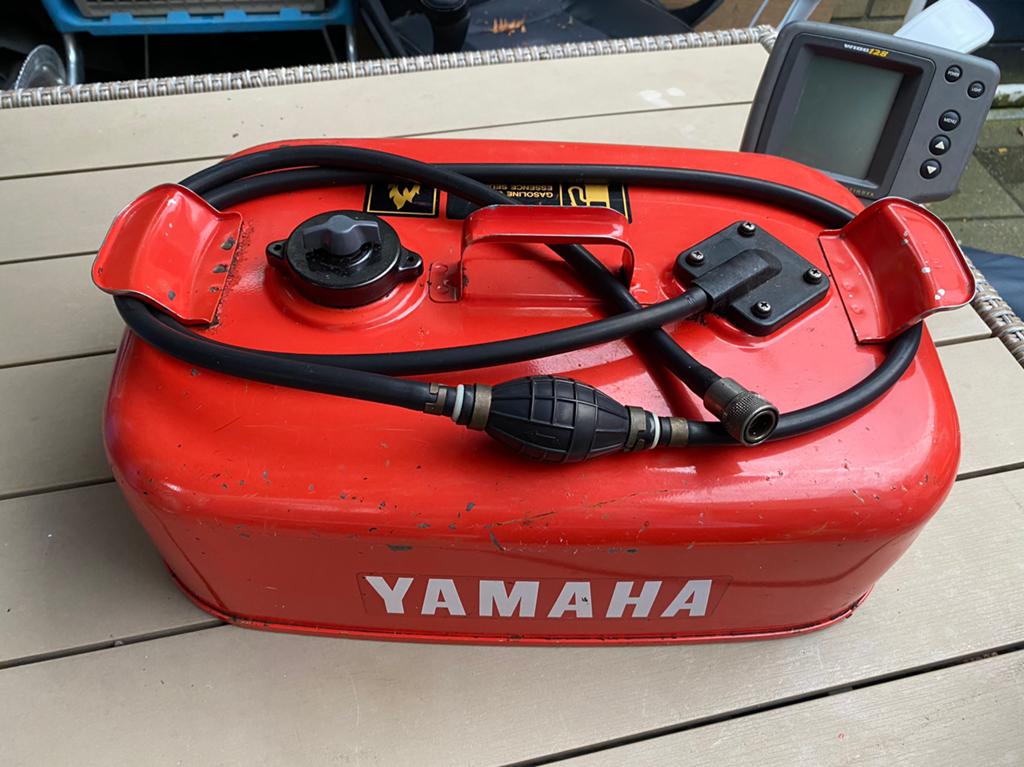 Bijna nieuwe tank met 10 liter benzine, Ophalen of Verzenden, Zo goed als nieuw, Motor en Techniek