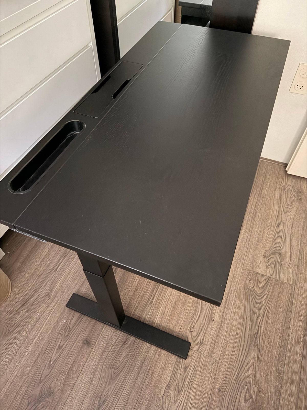 IKEA MITTZON Zit-sta bureau, zwart, 140x80 cm, Ophalen, Hout, In hoogte verstelbaar, Zo goed als nieuw