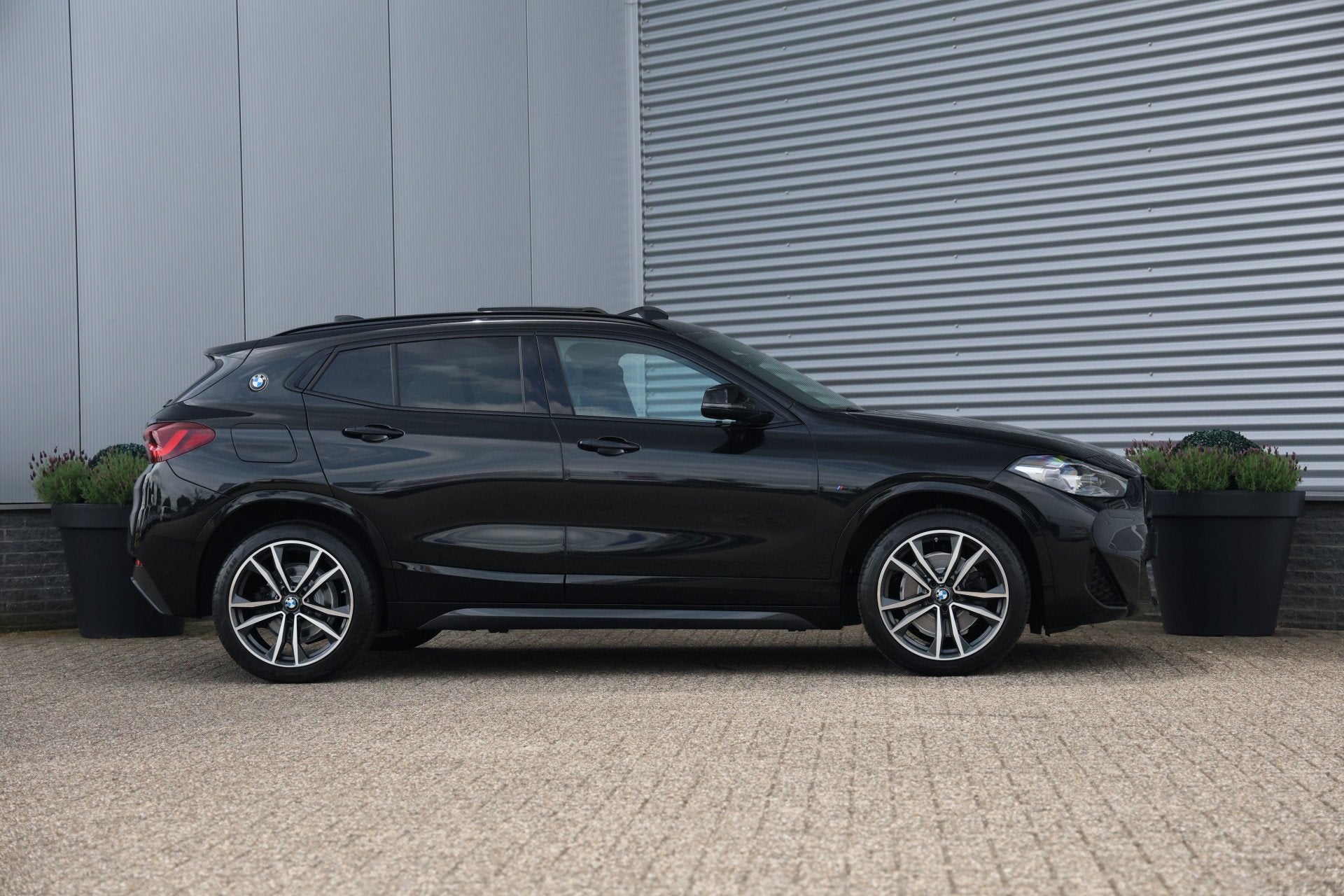 BMW X2 xDrive25e M-Sport Black Edition Pano|H&K|Memory|HUD|D, Auto's, BMW, Automaat, Dealer onderhouden, X2, Gebruikt