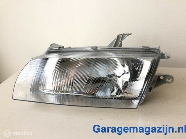 Koplamp links 216-1135L-LD-E Mazda 323 S V Sedan (BA) 97-, Nieuw, Ophalen of Verzenden, Mazda, Mazda