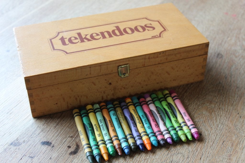 Houten tekendoos , vakkendoos  met waskrijt, Ophalen of Verzenden, Gebruikt, Overige typen
