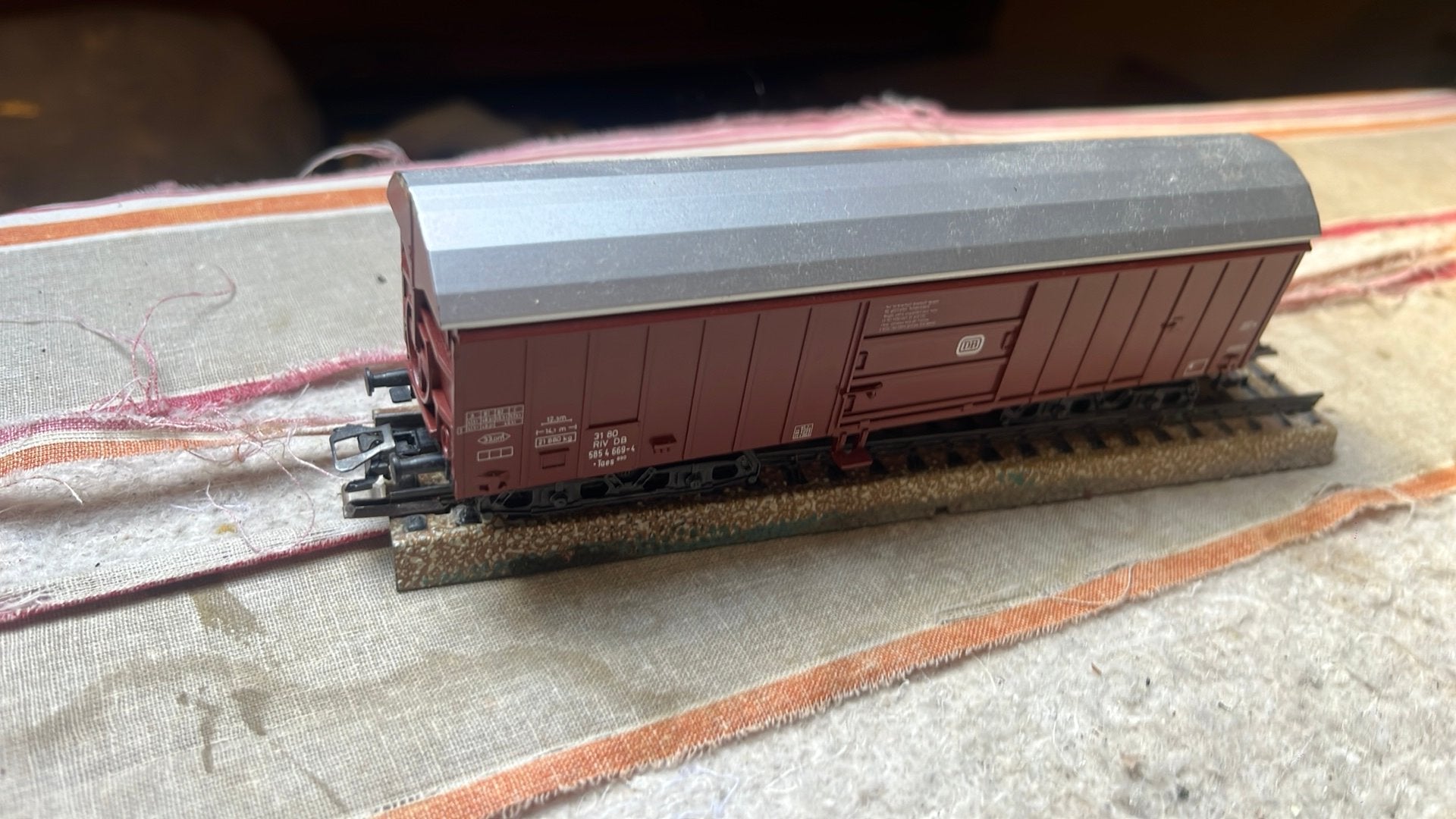 Te koop grote gesloten goederenwagon van marklin 4460, Wisselstroom, Wagon, Ophalen of Verzenden, Zo goed als nieuw