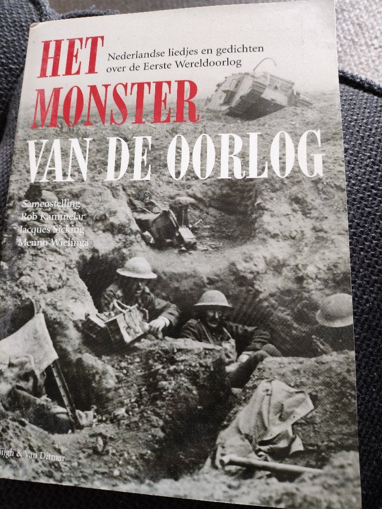 Het monster van de oorlog nederlandse liedjes en gedichten, Ophalen of Verzenden, Nederland, Boek of Tijdschrift