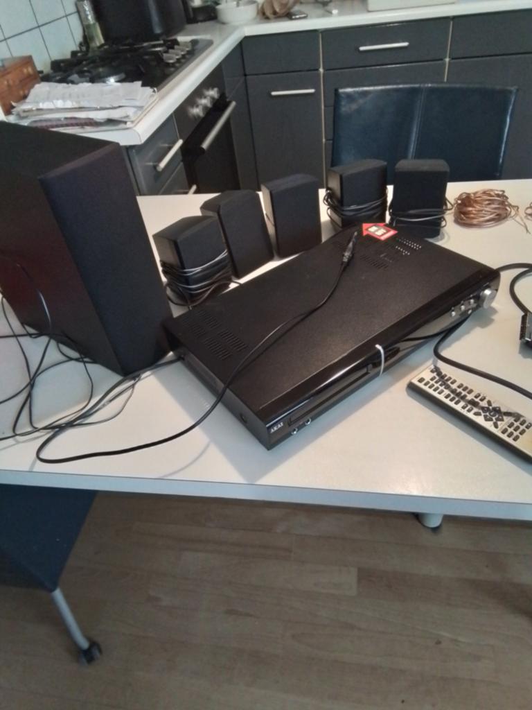 AKAI Home Cinema Set met DVD-speler en 5.1 Surround Sound 50, Audio, Tv en Foto, Home Cinema-sets, Gebruikt, Dvd-speler, 5.1-systeem
