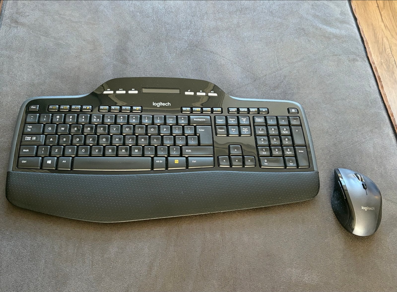 Logitech MK710 Draadloze Muis en Toetsenbord Set, Computers en Software, Rechtshandig, Muis, Gebruikt, Toetsenbord en muis-set