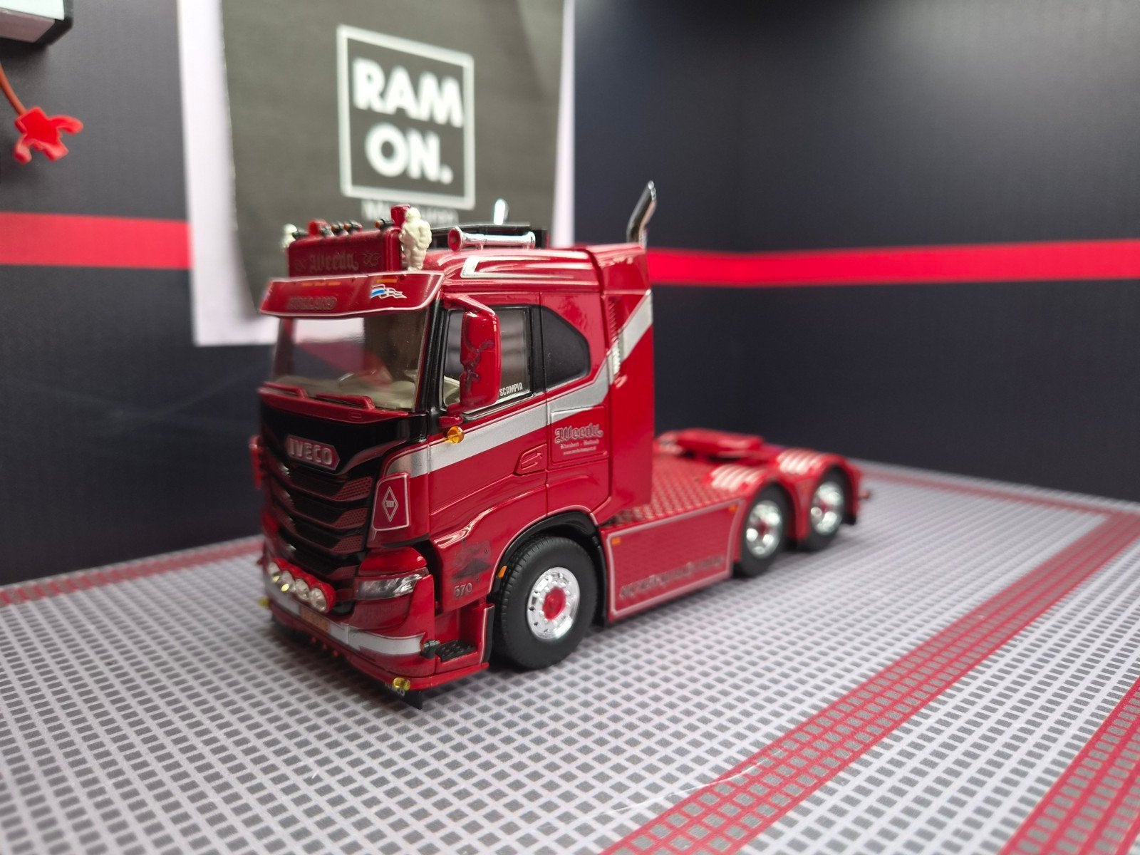 1/50 Iveco S-Way Weeda Transport "Gomorra", Hobby en Vrije tijd, Ophalen of Verzenden, Zo goed als nieuw, Bus of Vrachtwagen, Tekno