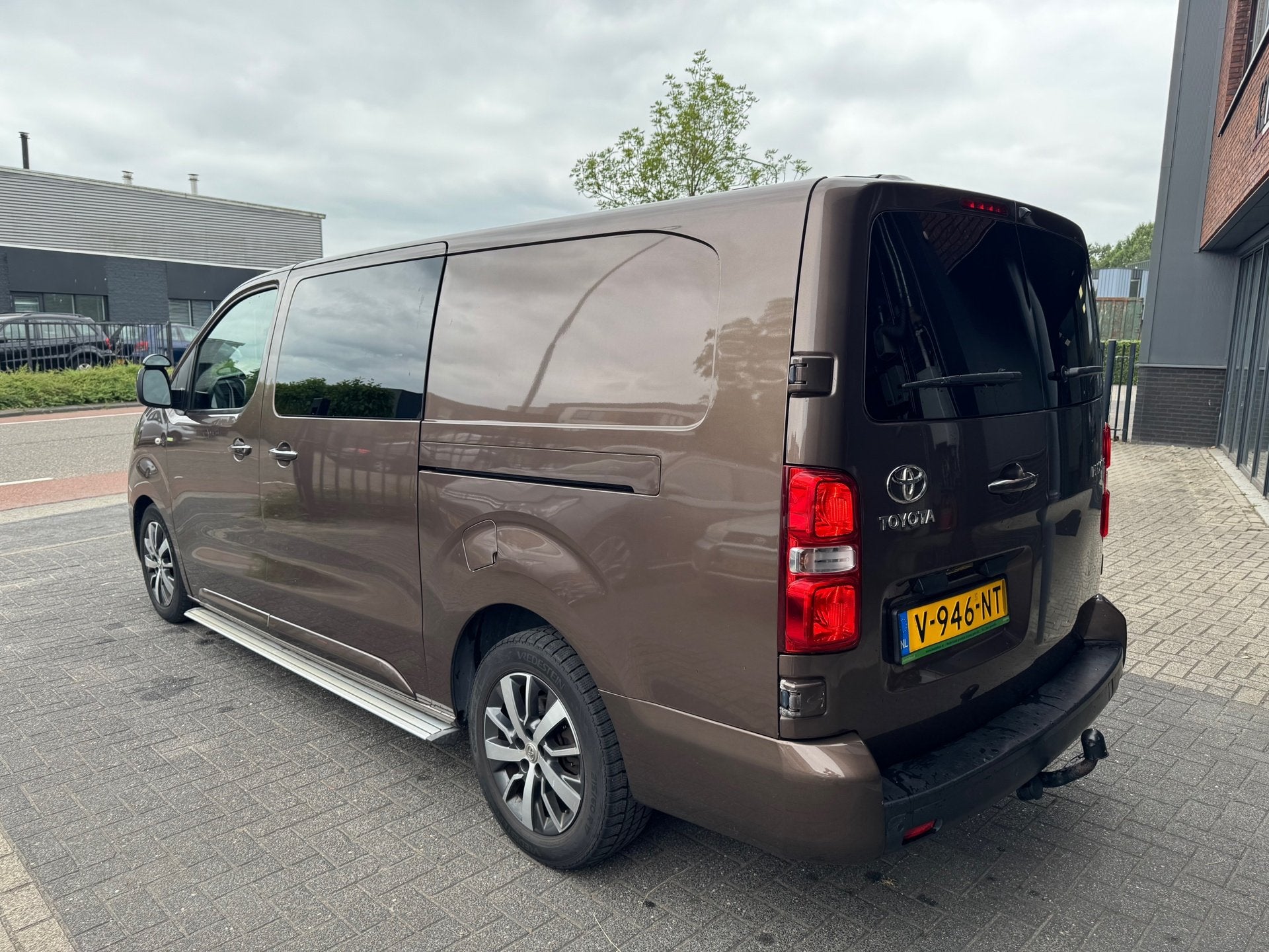 Toyota PROACE Worker 2.0 D-4D Professional Long DC AUTOMAAT, Auto's, Bestelauto's, Gebruikt, Euro 6, Origineel Nederlands, Bedrijf