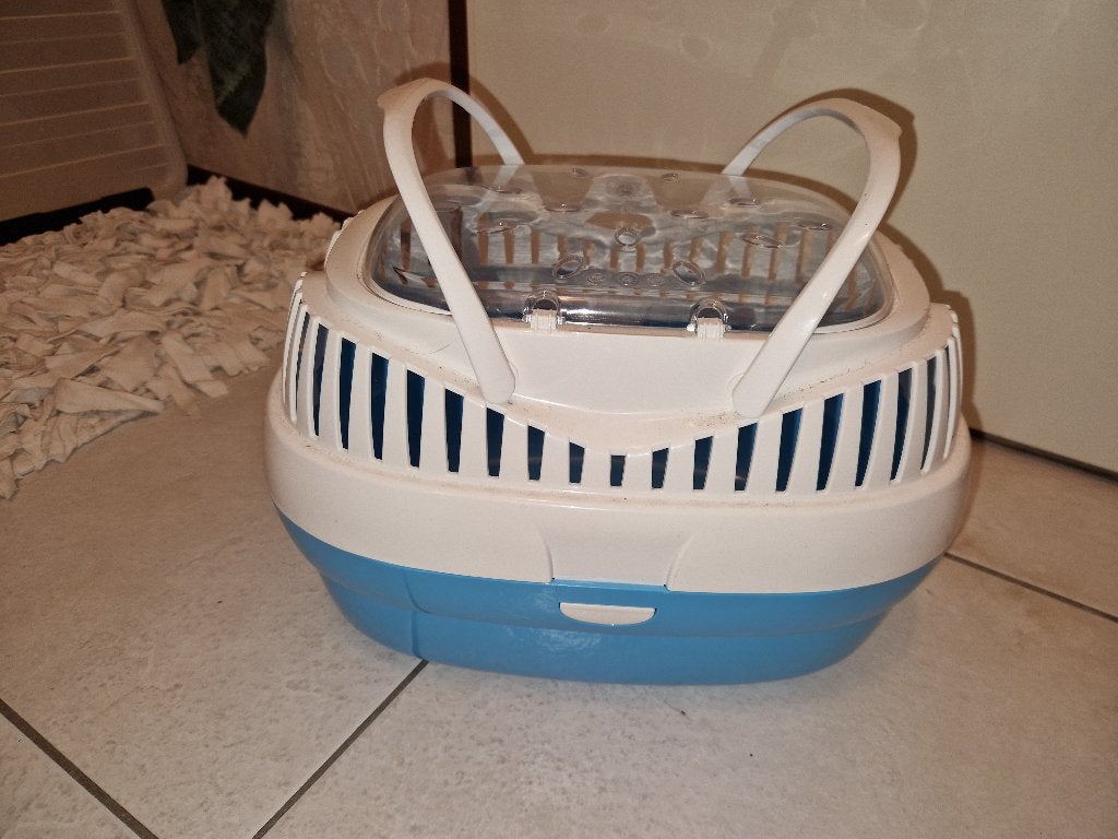 @D: Ferplast draagbox blauw/wit voor cavia of konijn, Ophalen, Zo goed als nieuw, Transportkoffer of -box