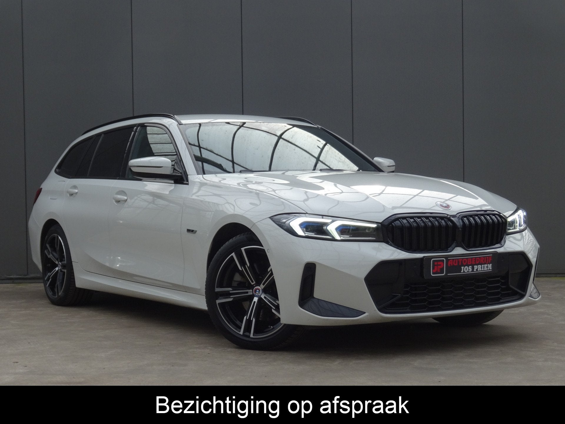 BMW 3 Serie Touring 330e * M-PAKKET * FACELIFT ! (bj 2023), Auto's, 1998 cc, Gebruikt, 4 cilinders, Leder en Stof