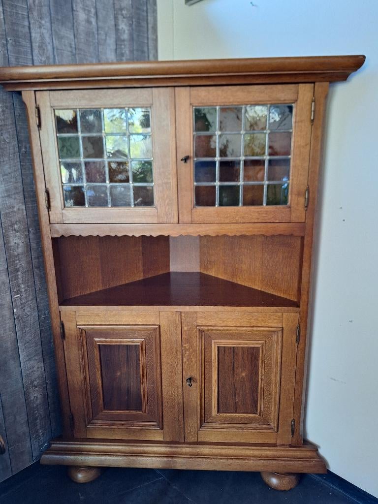 Prachtige hoekkast in zeer goede staat, Huis en Inrichting, Kasten | Buffetkasten, Ophalen, Met deur(en), Glas, Onbekend
