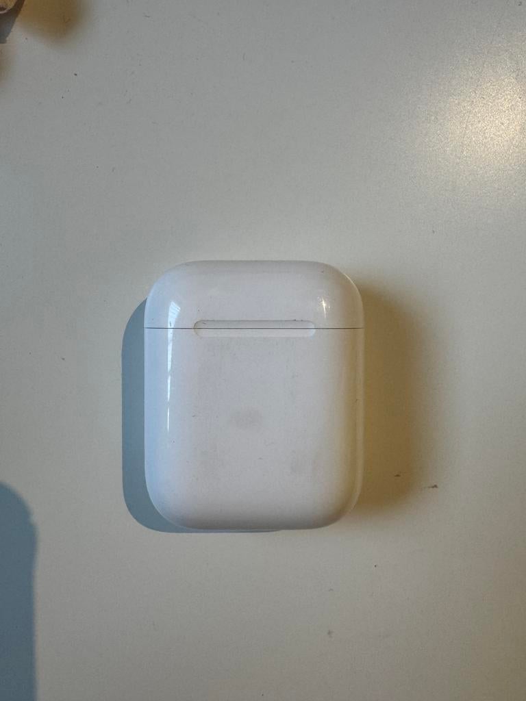 Apple AirPods 2e generatie + beschermhoes, Ophalen, Zo goed als nieuw, In oorschelp (earbud), Bluetooth