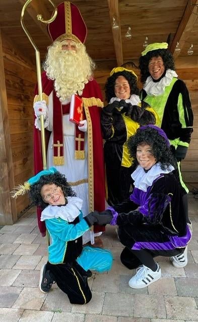 Vriezenveen of Hardenberg Piet 15 en Sinterklaas 40 euro p/d, Ophalen, Zo goed als nieuw