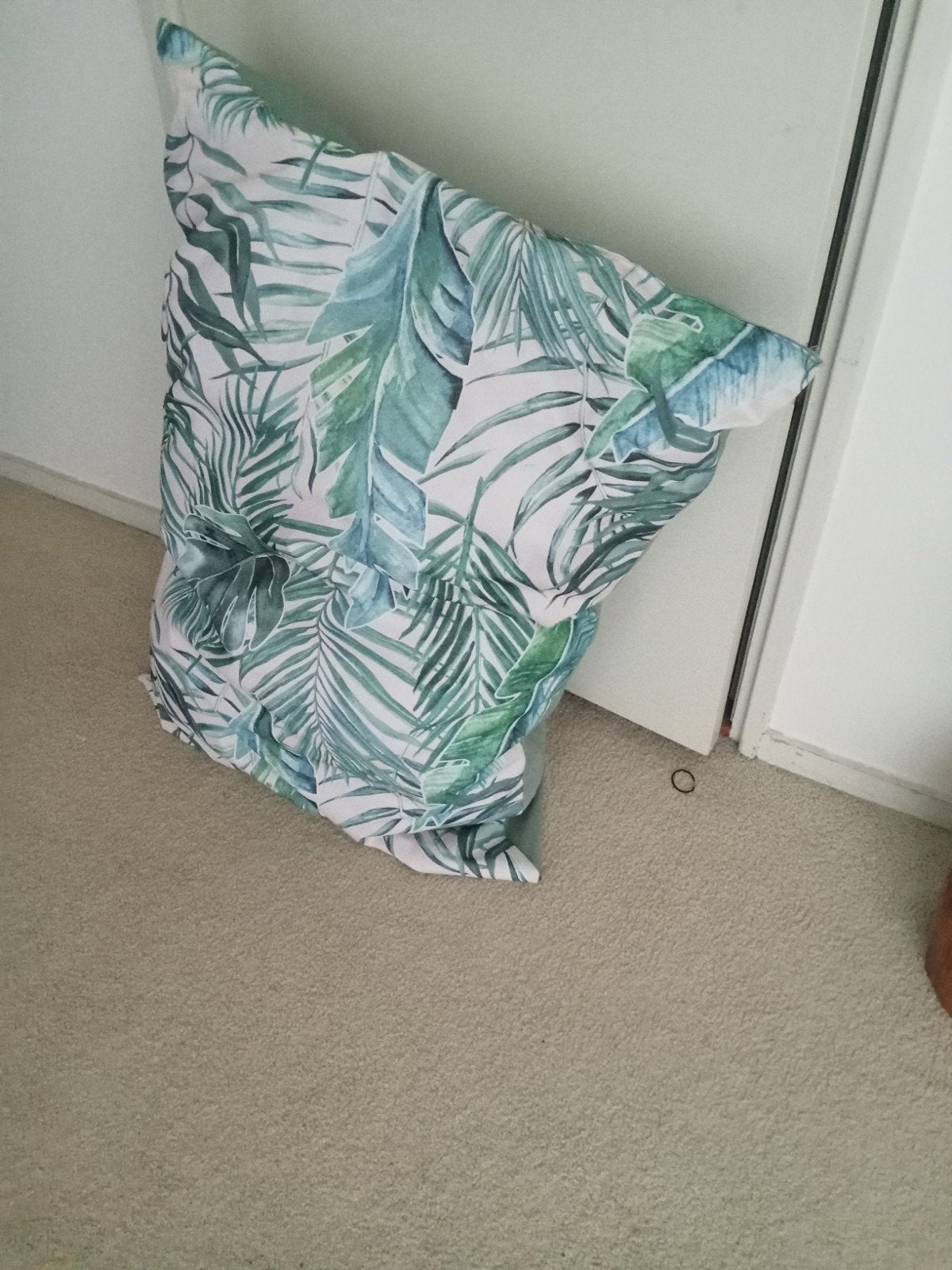 Sierkussen met tropische bladeren print, Ophalen, Met print, Zo goed als nieuw, Sierkussen