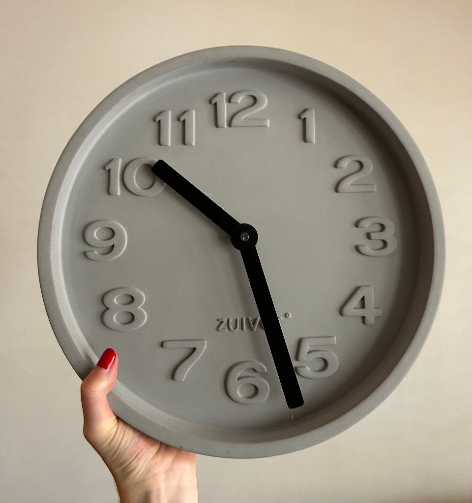 Zuiver concrete wandklok | zo goed als nieuw, Wandklok, Grijs, Analoog, Werkt op batterijen