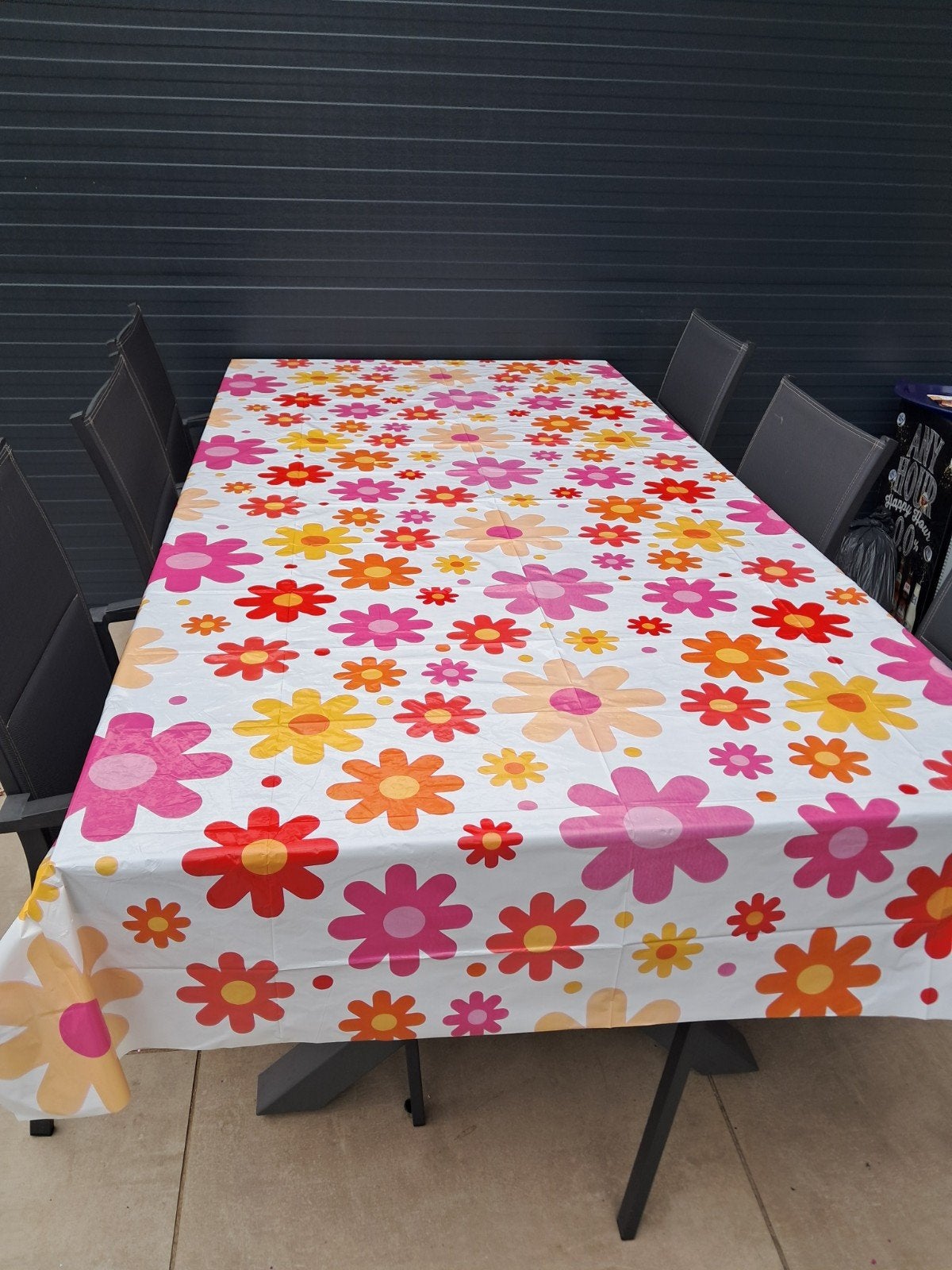 Tafelkleed dun plastic bloemen power flower 1 keer gebruikt, Ophalen of Verzenden, Zo goed als nieuw, Meerkleurig, Kunststof
