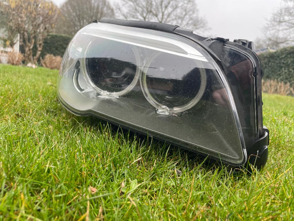 BMW 5 Serie F10 rechter xenon koplamp Hella D1S origineel, Ophalen, Nieuw, BMW