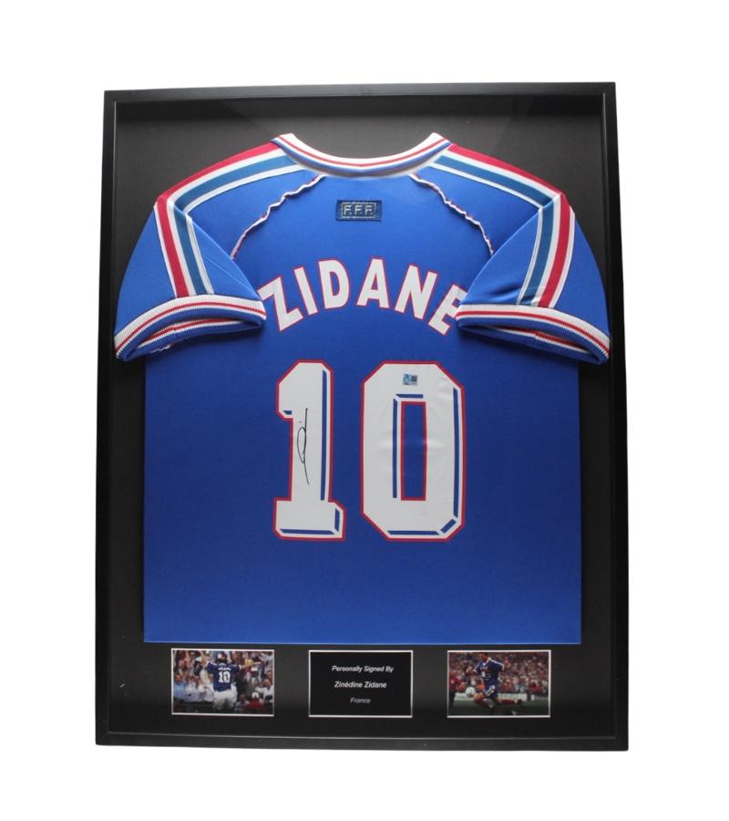 Zinedine Zidane Frankrijk 1998 ingelijst gesigneerd Shirt, Verzamelen, Sportartikelen en Voetbal, Buitenlandse clubs, Soccersignings.nl