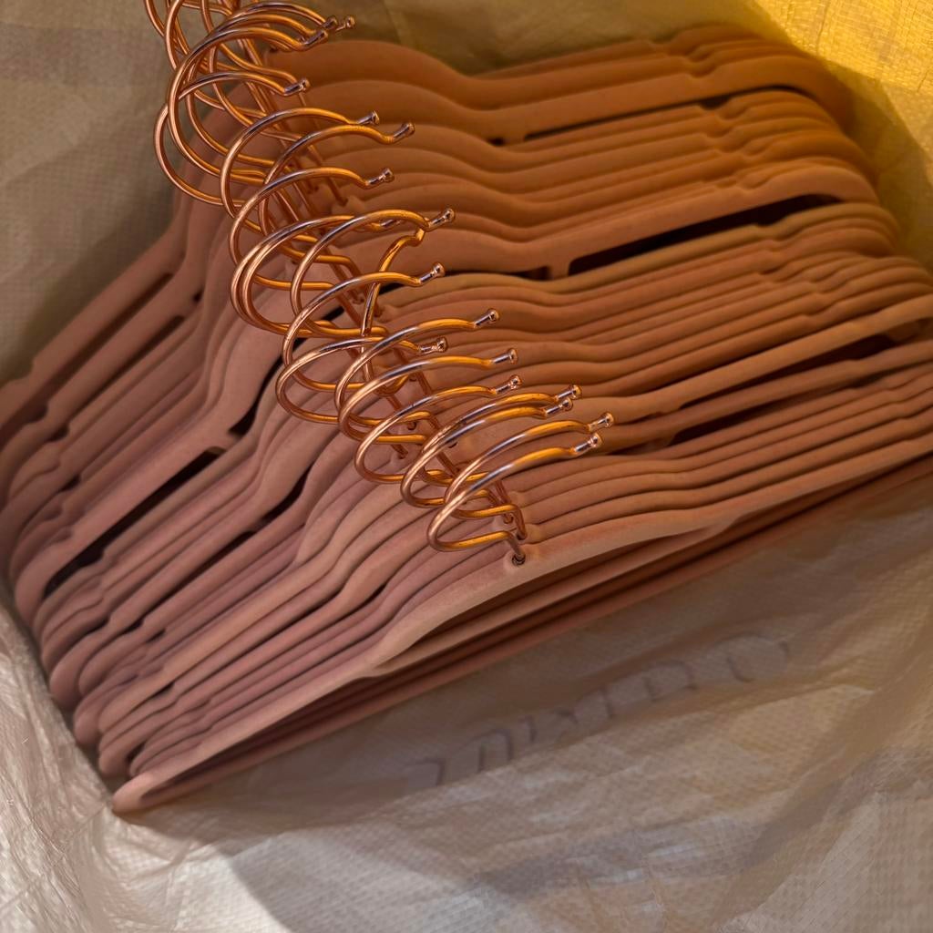 ACAZA Kledinghangers 80+ - Roze met Rosé-Gouden haak, Kleding | Dames, Kledinghangers, Ophalen of Verzenden, Zo goed als nieuw