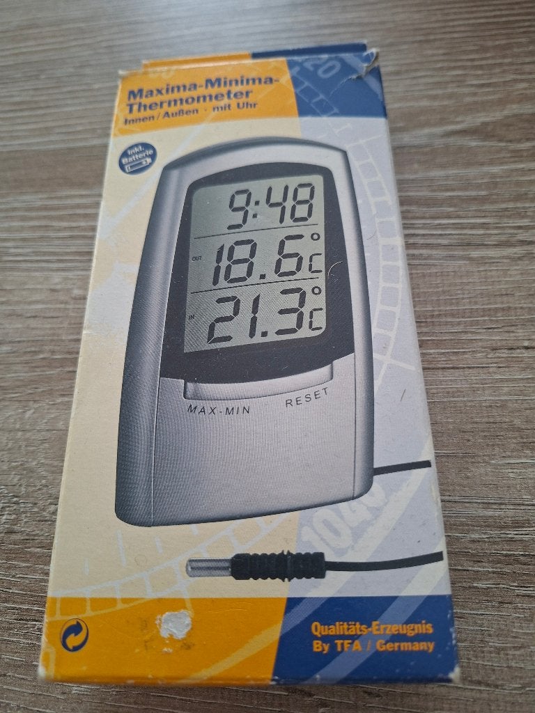 Thermometer met klok in verpakking, Huis en Inrichting, Woonaccessoires | Thermometers, Buitenthermometer, Kunststof, Ophalen of Verzenden