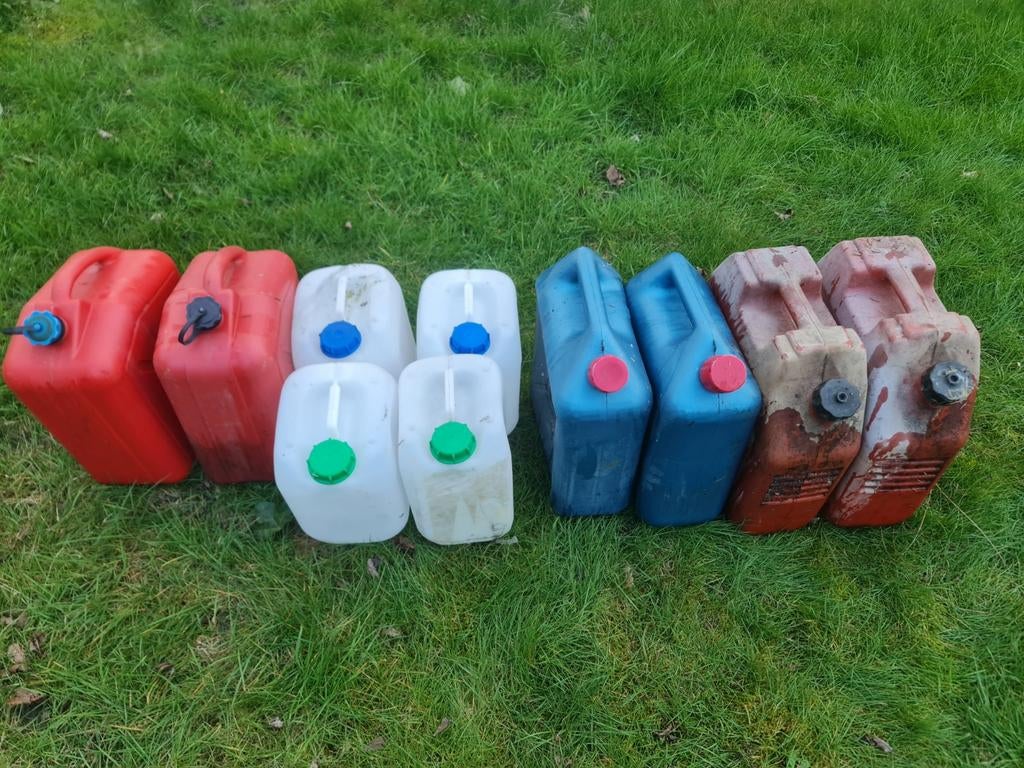 Jerrycans kunststof 10L en 20L - Diverse kleuren, Ophalen of Verzenden, Gebruikt, Universele onderdelen