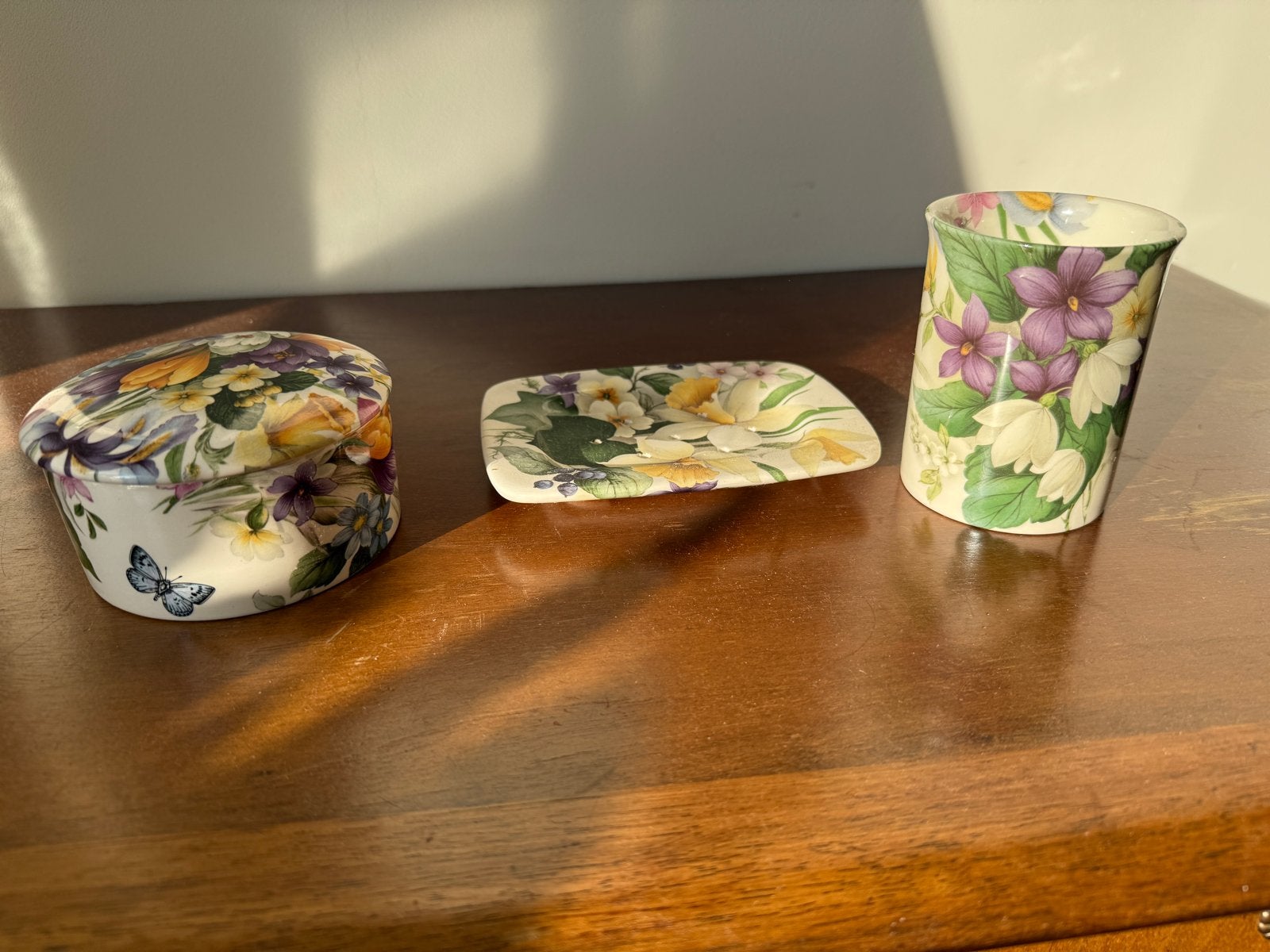 Bloomers by Wayman Ceramics set: doos, zeepbakje, beker, Antiek en Kunst, Ophalen