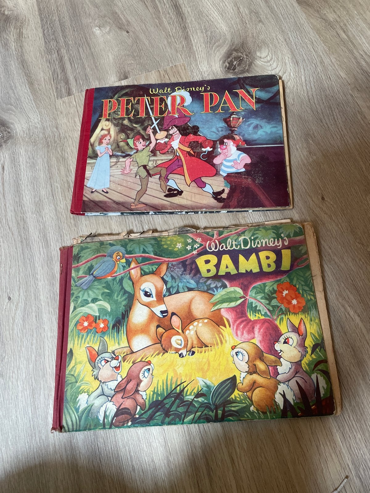 Walt Disney Plaatjesalbums: Peter Pan & Bambi (Compleet), Ophalen of Verzenden, Gelezen, Plaatjesalbum