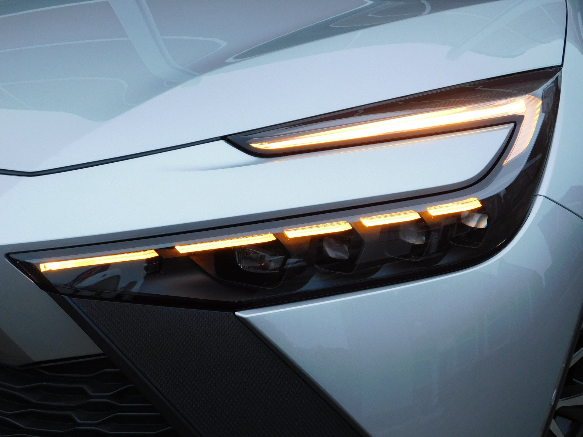 Toyota C-HR 1.8 Hybrid 140 First Edition | Two-Tone, Auto's, Stof, Euro 6, Origineel Nederlands, Bedrijf
