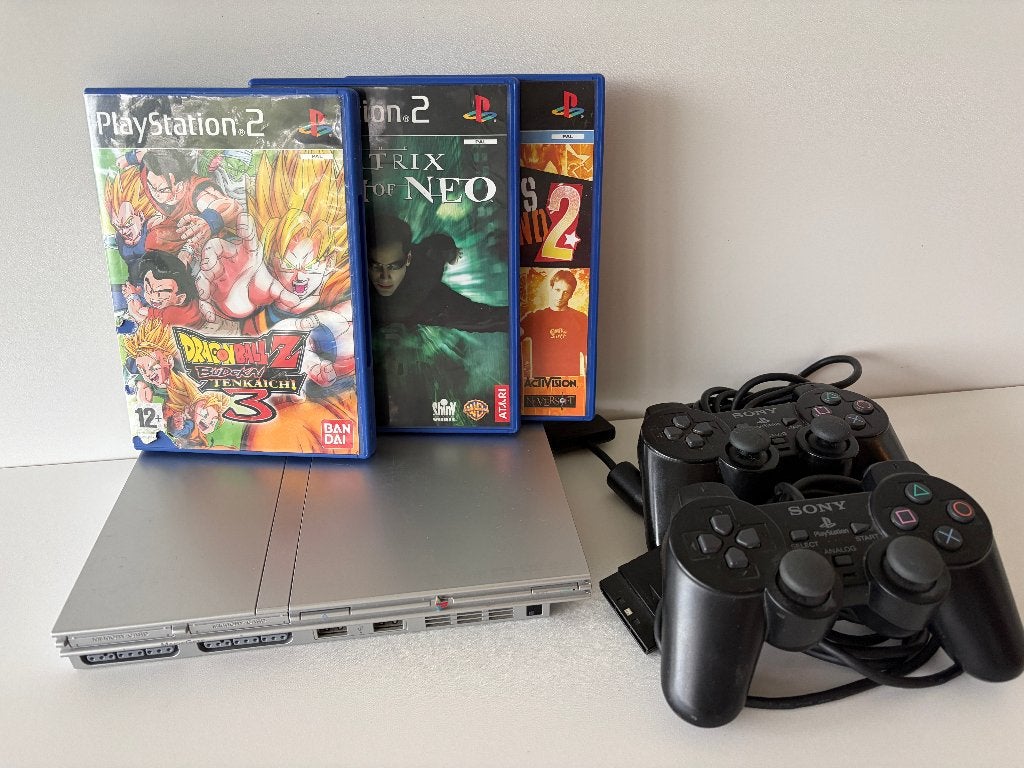 Sony PlayStation 2 Silver + 2 Controllers + DBZ Tenkaichi 3, Spelcomputers en Games, 1 speler, Ophalen of Verzenden, Vechten, Vanaf 3 jaar
