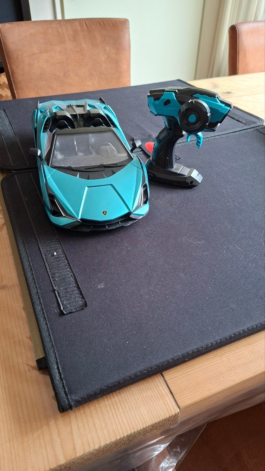 Lamborghini Sián Roadster op schaal 1:12, Ophalen, Zo goed als nieuw