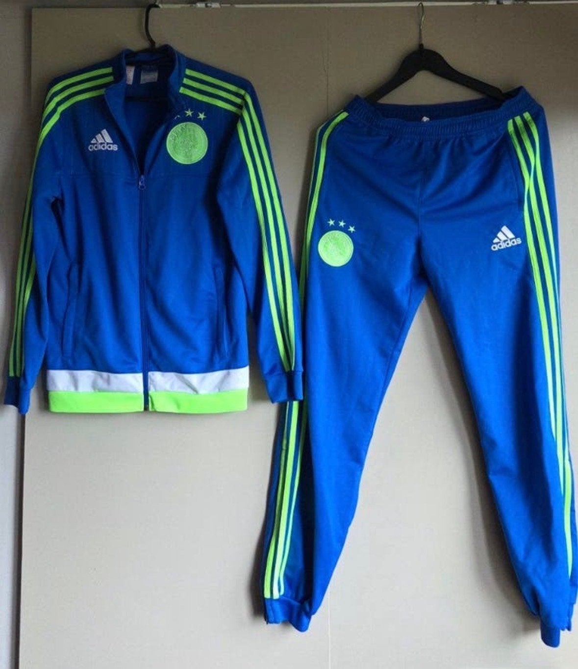 Ajax Trainingspak Blauw/Neon Groen - Maat 152 (11-12 jaar), Ophalen of Verzenden, Zo goed als nieuw, Jongen of Meisje, Setje