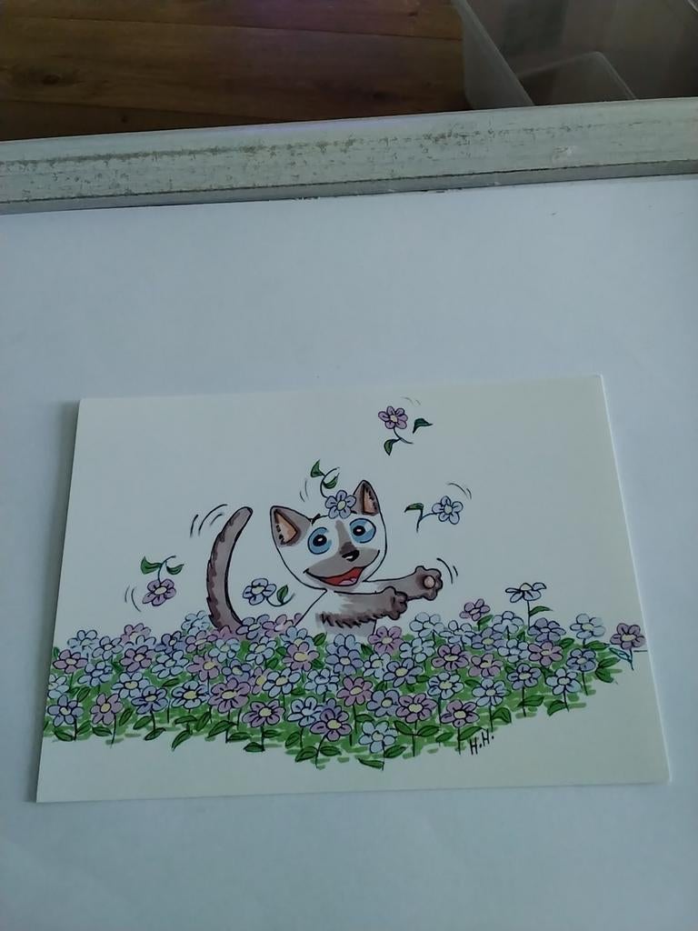 SIAMESE KAT SPEELT IN VELD PAARSE BLOEMEN - H.H., Ophalen of Verzenden, Voor 1920, Overige thema's