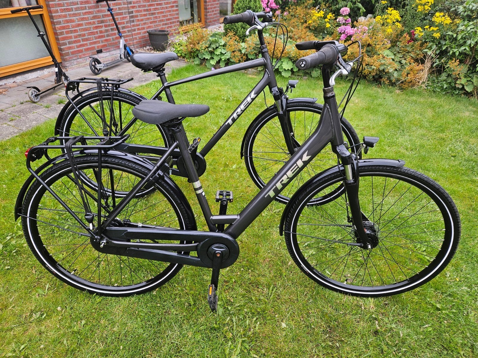 setje Trek district 1 damesfiets en herenfiets beide h55 28', Gebruikt, Versnellingen, 53 tot 57 cm, Ophalen