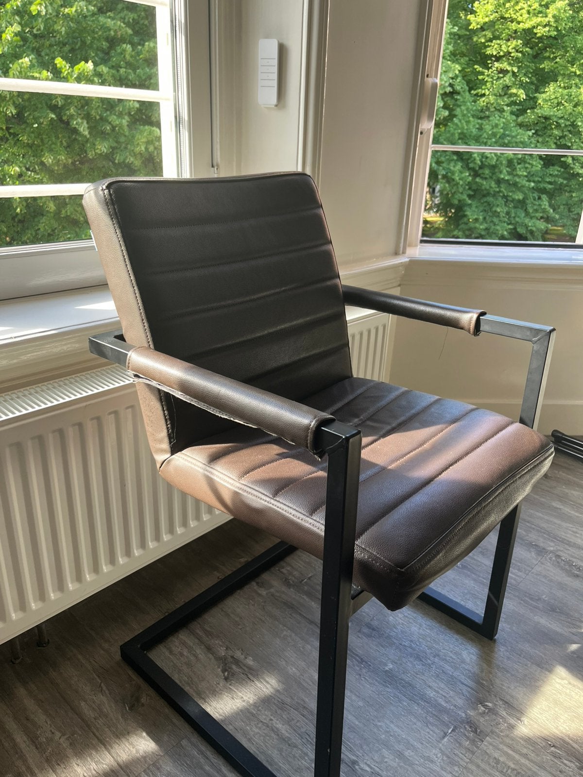 Eetkamer/bureau stoel - bruin leer, Huis en Inrichting, Stoelen, Ophalen, Gebruikt, Bruin, Leer