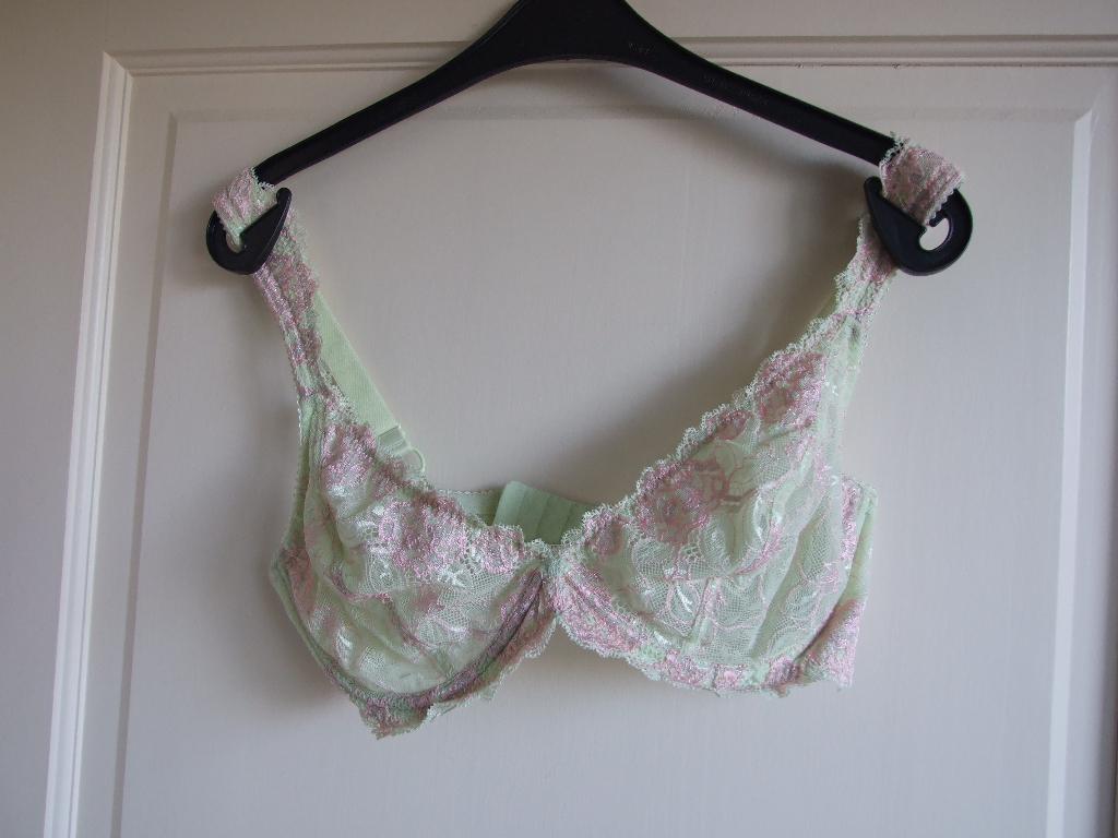 Hunkemöller zgan bh in pastekleuren maat 80E, Hunkemöller, Ophalen of Verzenden, Overige kleuren, BH