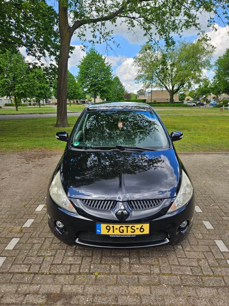 Mitsubishi Grandis 2.4 Mivec 7 2008 Zwart, Auto's, Voorwielaandrijving, Stof, 164 pk, Zwart