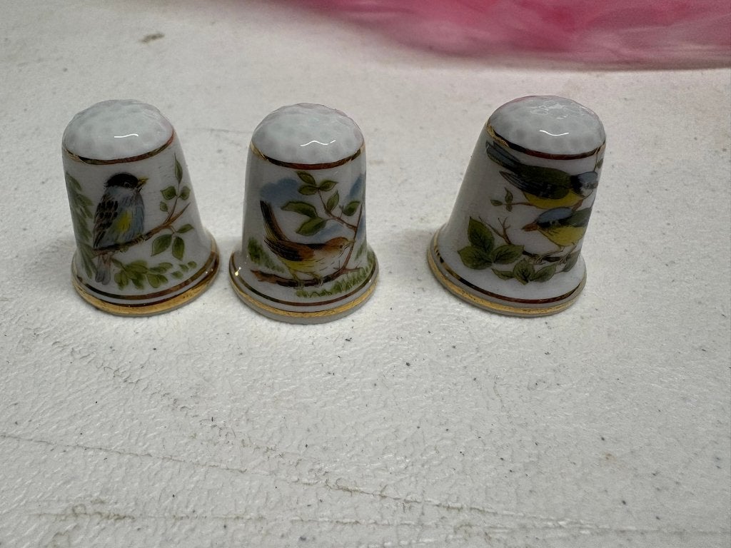 Set van 3 vingerhoeden met vogels, Verzamelen, Ophalen of Verzenden, Zo goed als nieuw, Porselein, Nederland