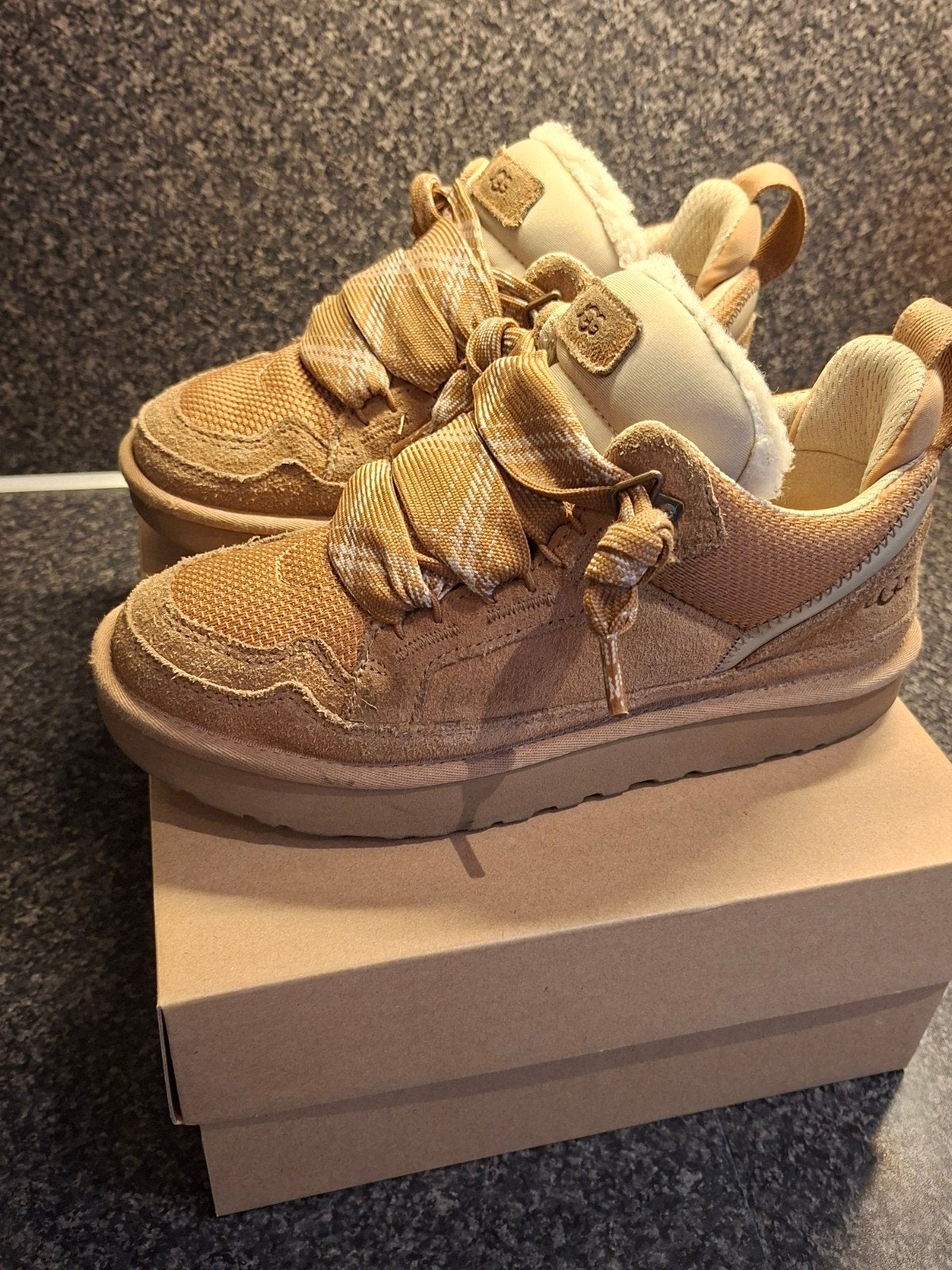 Orginele UGG lowmel Chestnut maat 39, Kleding | Dames, UGG, Bruin, Ophalen of Verzenden, Sneakers of Gympen