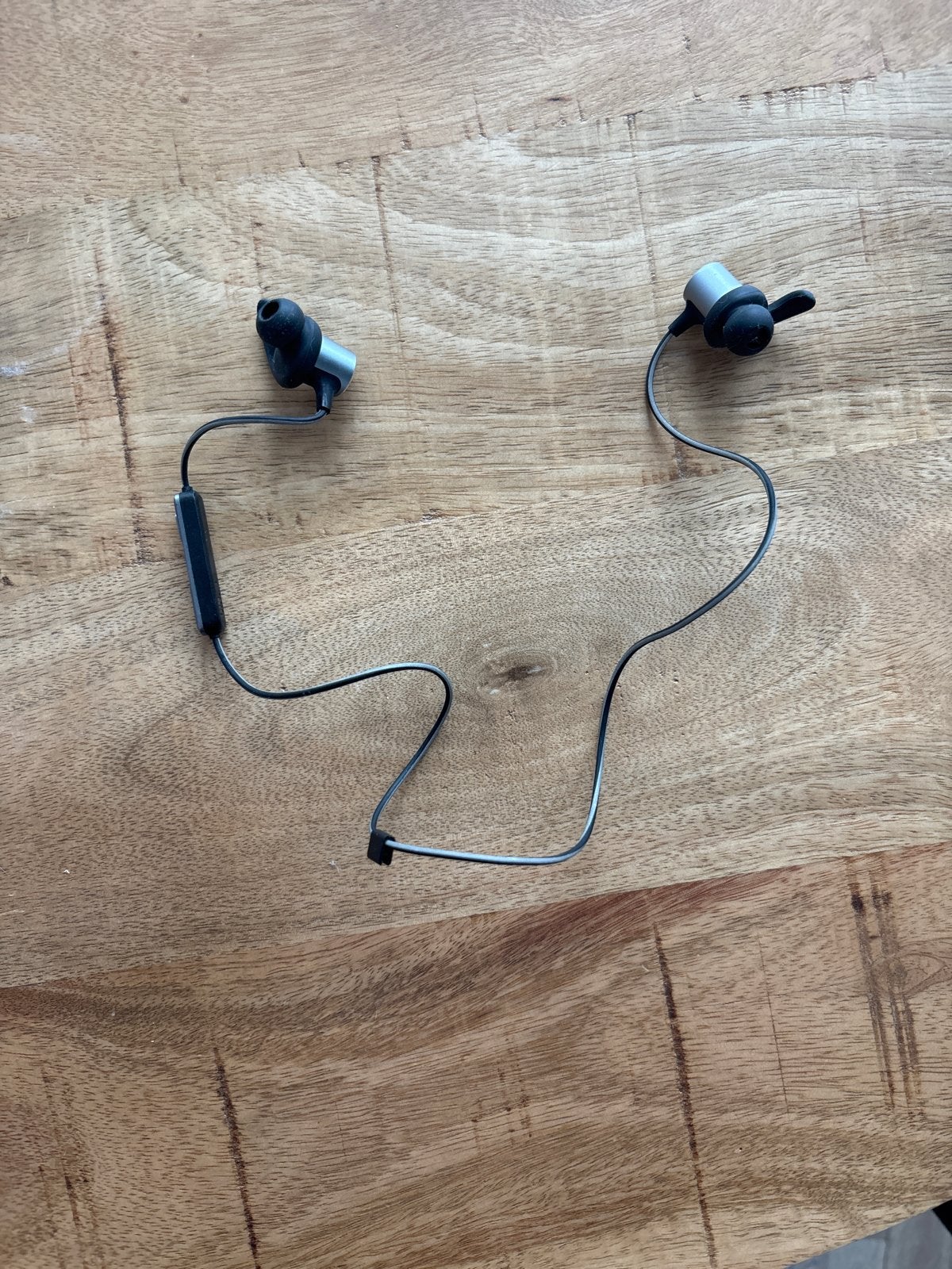 JBL Sport Oortjes - Ideaal voor Trainingen en Actieve Levens, Ophalen of Verzenden, Gebruikt, Draadloos
